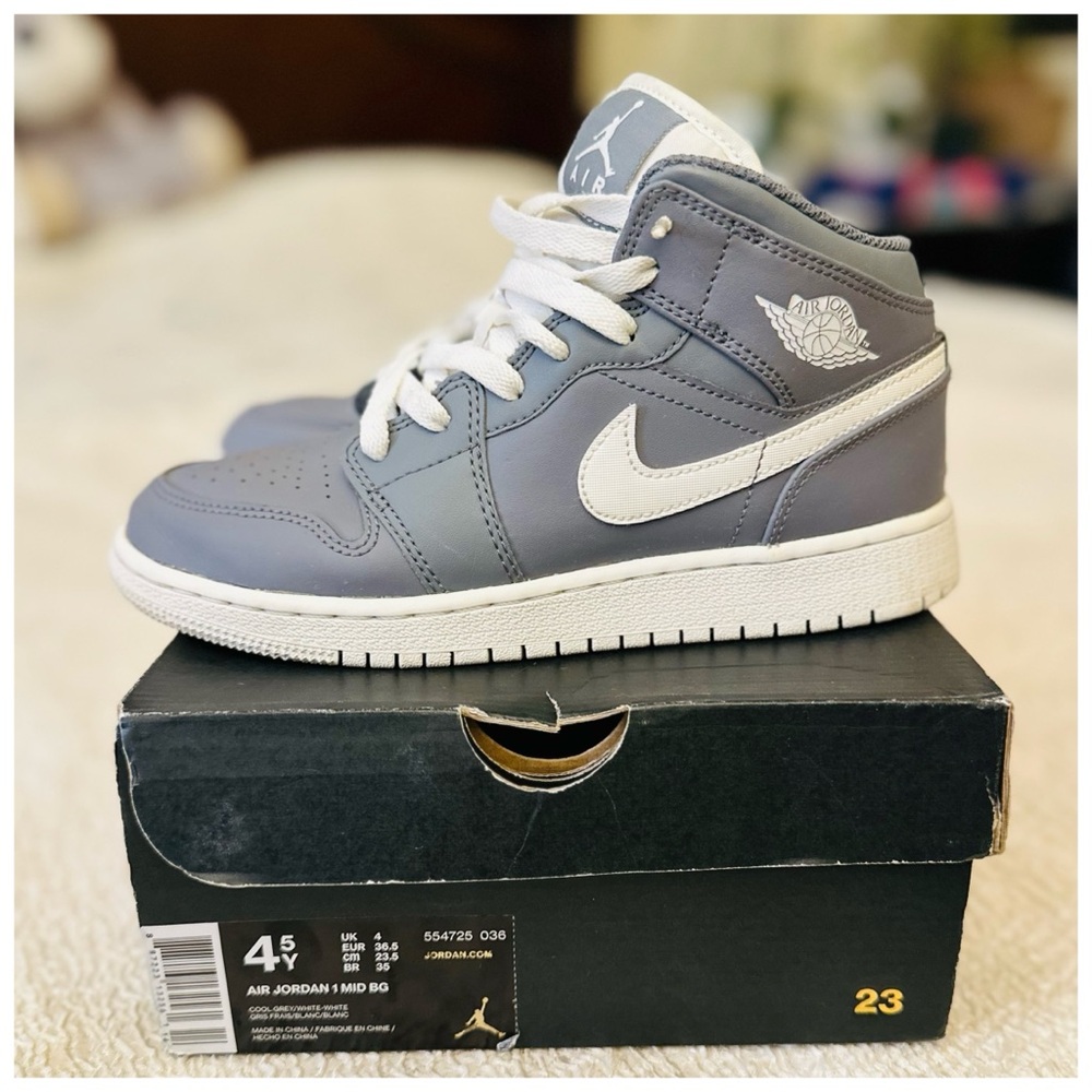 Retro Nike Air Jordan Sneakers 1 Mid BG Cool Grey 2017 Size 4.5 Youth / 6 Women - Picture 7 of 13